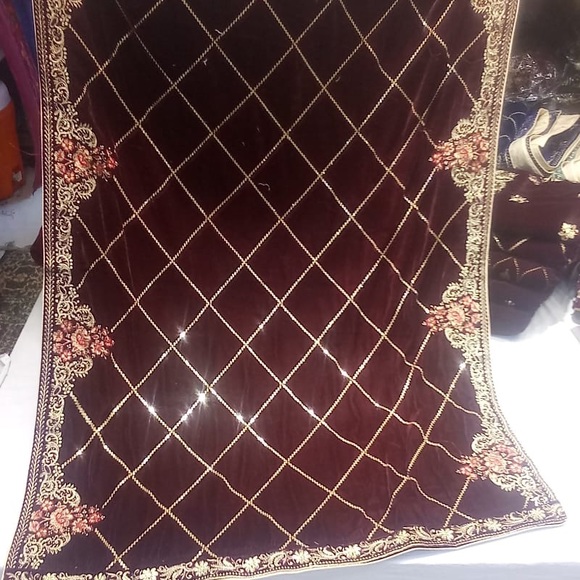 Velvet Embroidered shawls - Picture 8 of 8